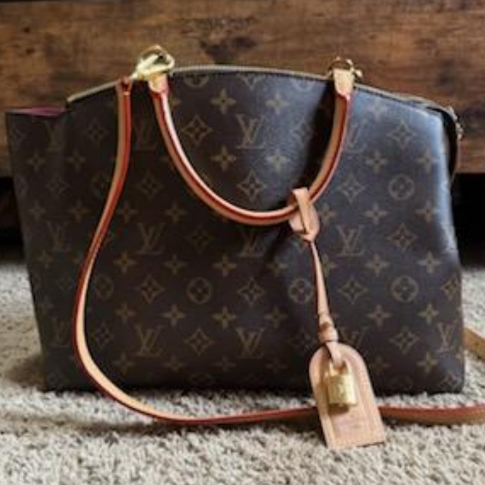 Louis Vuitton purse EXCELLENT CONDITION